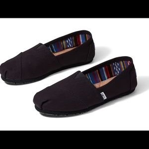 Toms Black Canvas Classic Flats 7.5